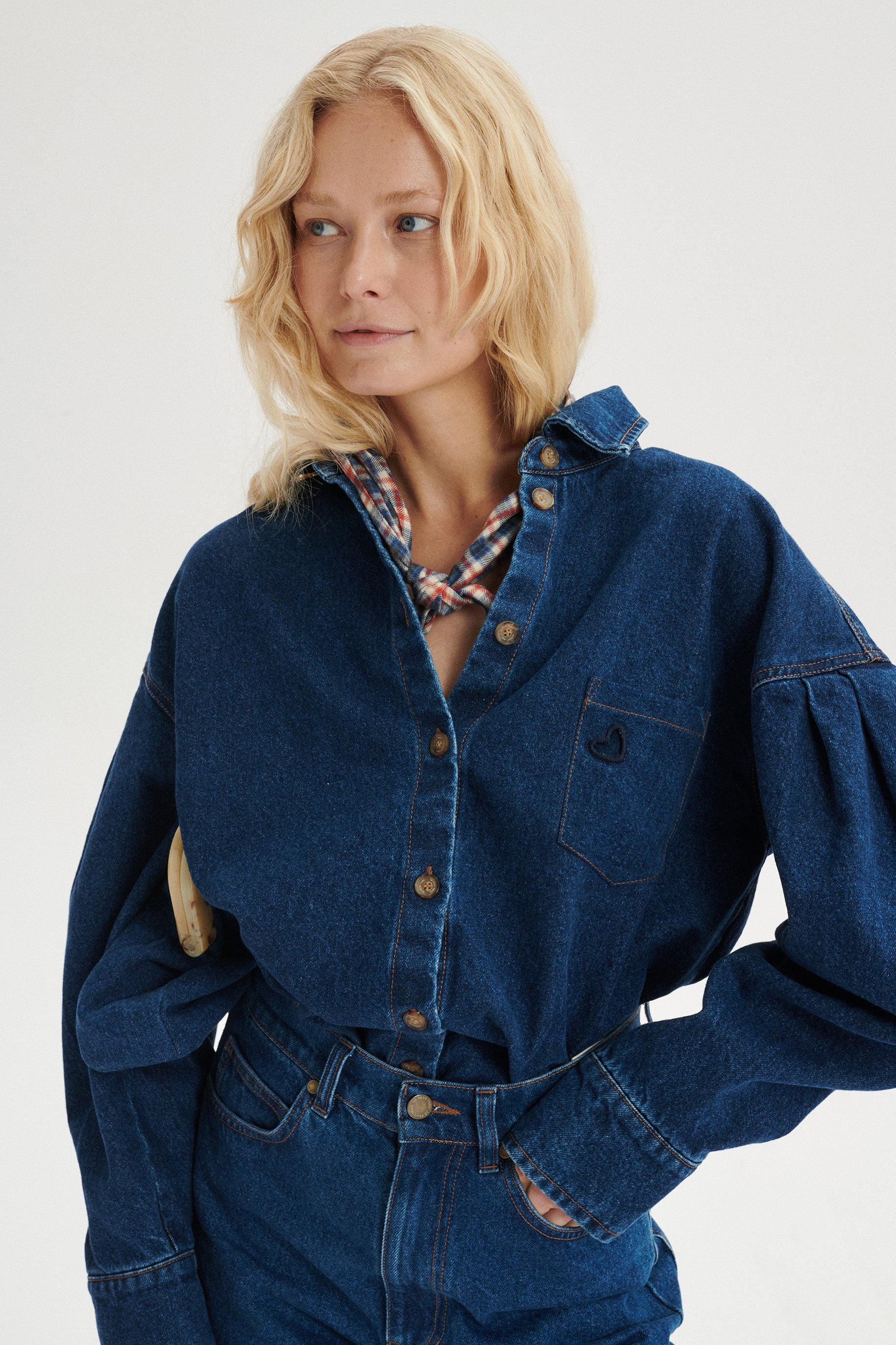 Axel Marszczona chusta w kratę