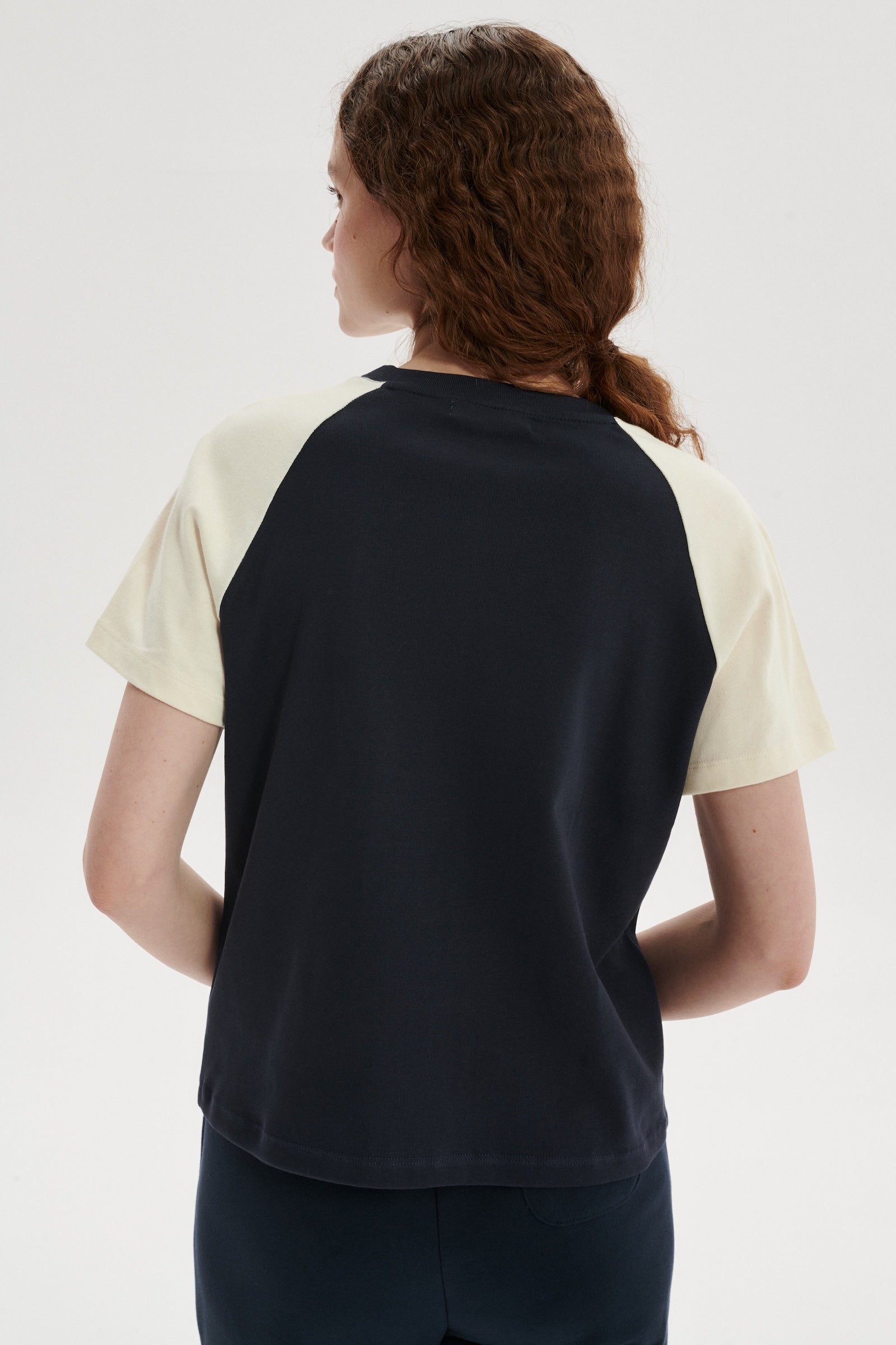 Camp T-shirt z organicznej bawełny z naszywką