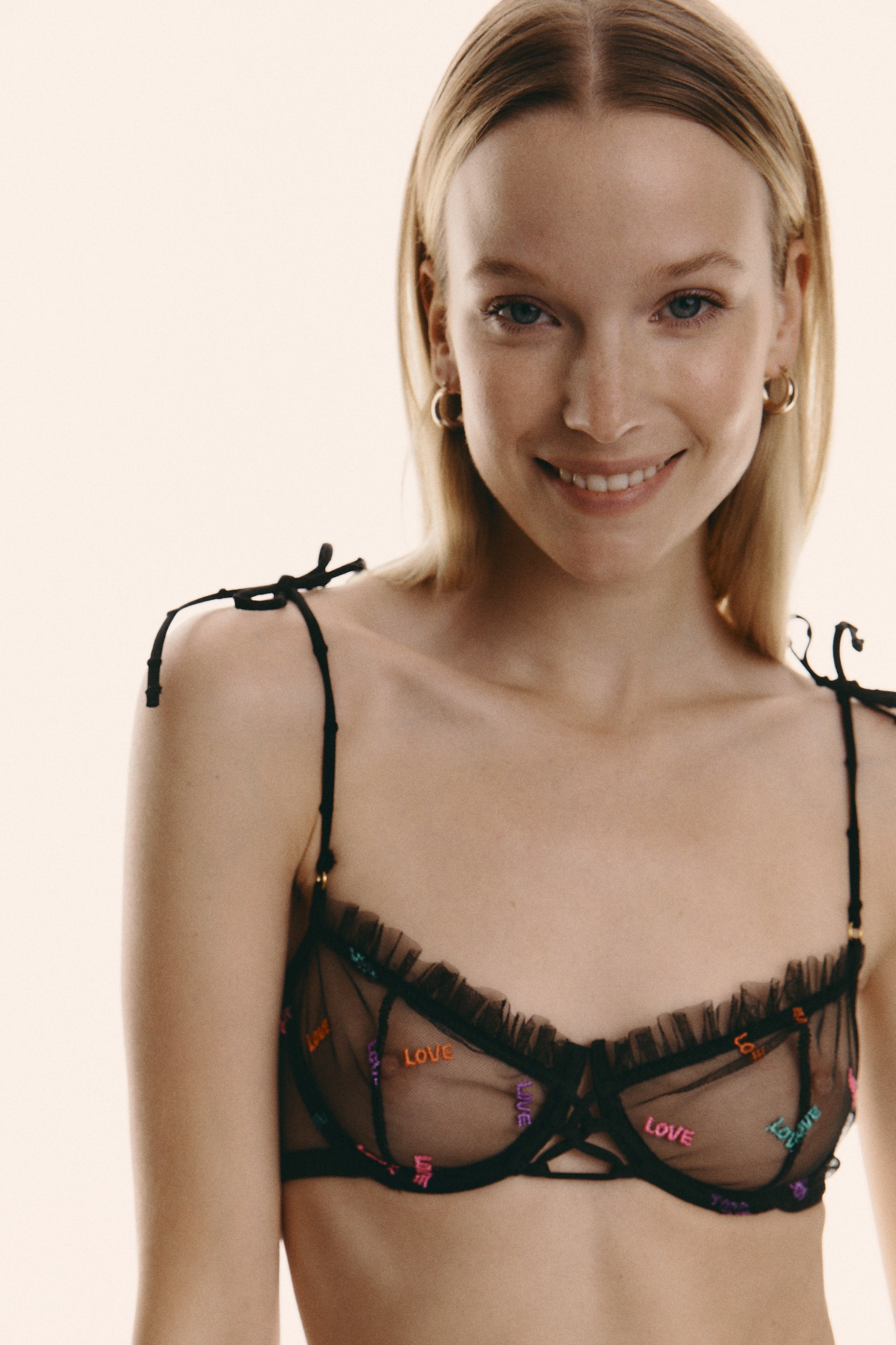 LOVE stanik z fiszbiną i wiązanymi ramiączkami